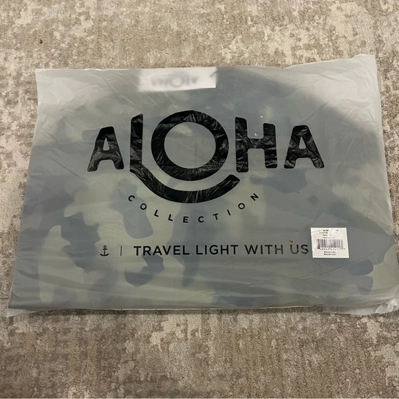 NEW Aloha Collection Camo Duffle in Hunter on Olive
